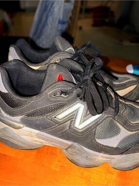 New Balance big kids Black & Gray Running Sneakers